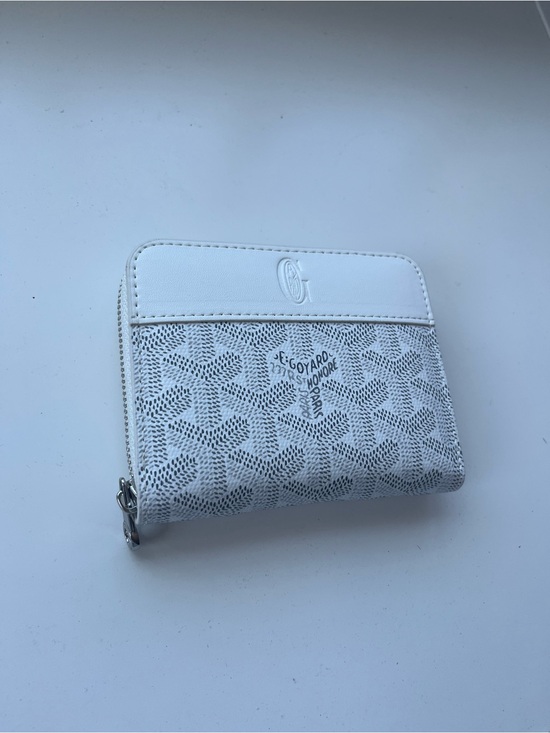 Goyard Handbags - Goyard White Signature Chevron Zip-Around Wallet 🚨(High quality counterfeit)🚨
